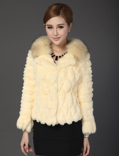 海宁皮草特惠专场 厂家直销女式韩版外套，獭兔毛短款女装批发采购指南