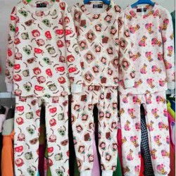 女装修身翻领皮衣与短皮草外套 从批发到时尚搭配的全面解析